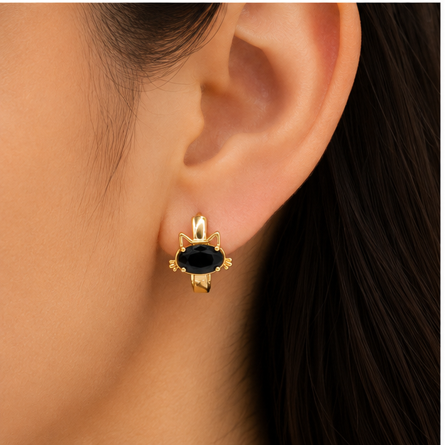 Arete Huggie Gato Negro | Oro Laminado