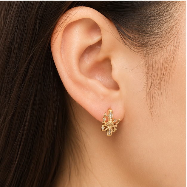 Aretes Huggie Mariposa con Zirconias Oro Laminado 18K | Princess Magic