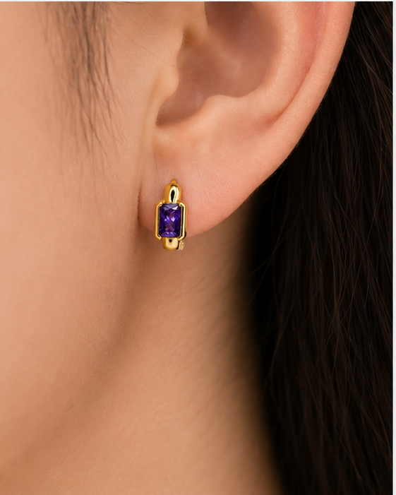 Aretes Baby con Zirconia Morada Corte Rectangular Oro Laminado 18K | Princess Magic