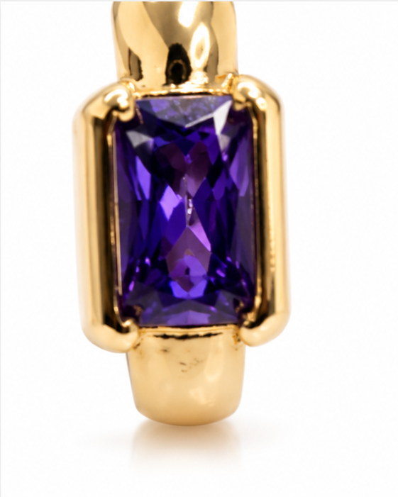 Aretes Baby con Zirconia Morada Corte Rectangular Oro Laminado 18K | Princess Magic
