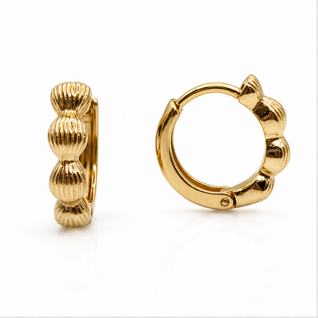 ✨ Arete Huggie Baby Texturizado Oro Laminado 18K Minimalista Elegante 💛 | PrincessMagic
