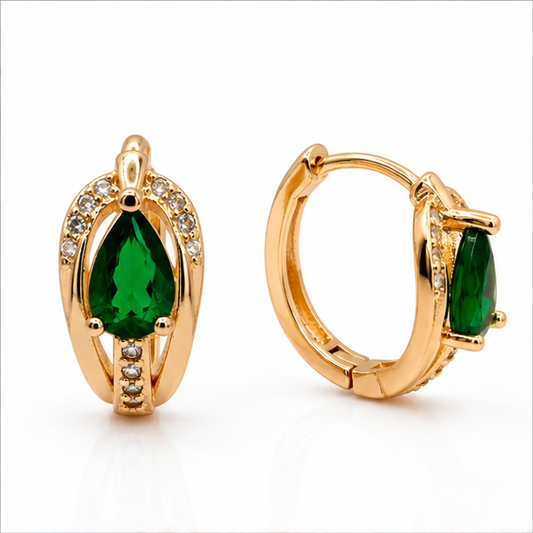 Aretes Huggie Gota Verde Esmeralda con Zirconias Oro Laminado 18K | Princess Magic