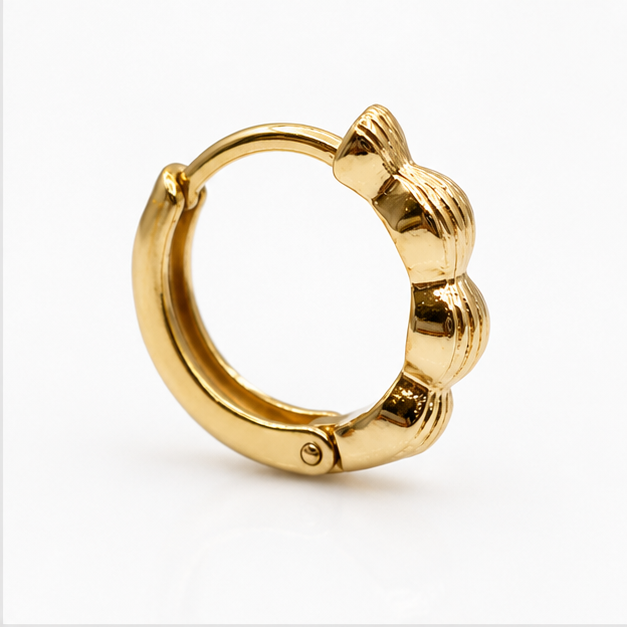 ✨ Arete Huggie Baby Texturizado Oro Laminado 18K Minimalista Elegante 💛 | PrincessMagic