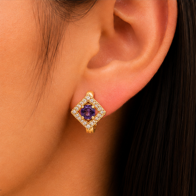 Aretes Huggie Baby Cuadro Morado con Zirconia Oro Laminado 18K | Princess Magic