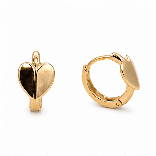Huggie Corazón Minimalista Oro Laminado 18K | Princess Magic