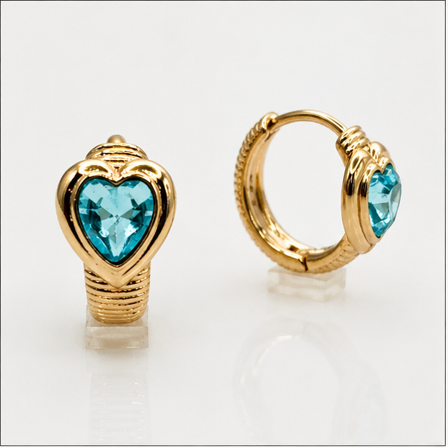 Huggie Corazón Swarovski Aqua Oro Laminado 18K | Princess Magic