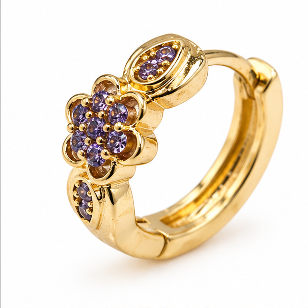 Aretes Huggie Flor de Amatista Oro Laminado 18K | Princess Magic