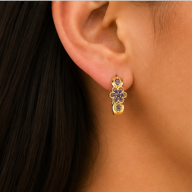 Aretes Huggie Flor de Amatista Oro Laminado 18K | Princess Magic