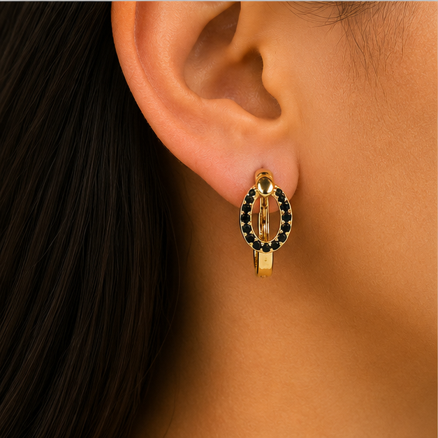 Aretes Huggie Eclipse Noir Oro Laminado 18K | Princess Magic